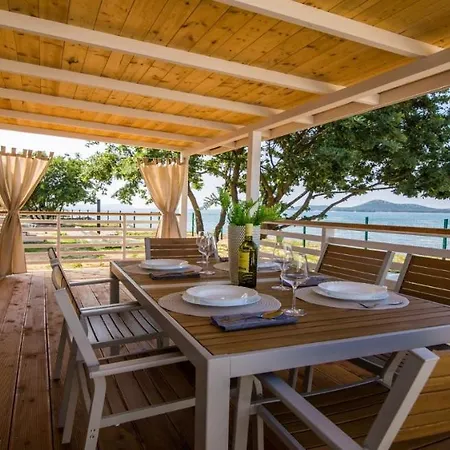 بيت للعطل Mobile Frangipani 1 *