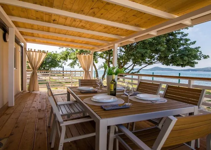 בית נופש Mobile Frangipani 1 *