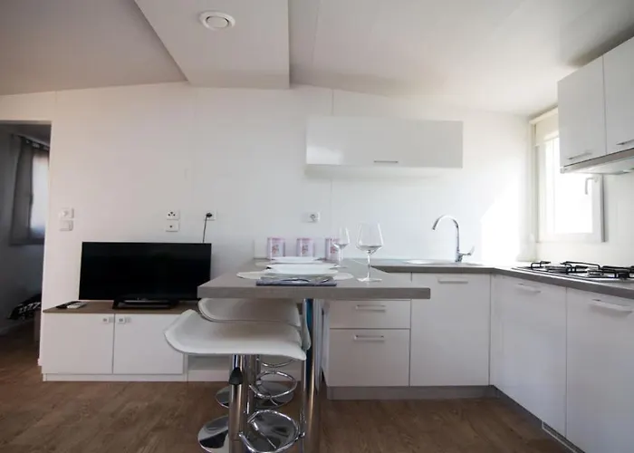 בית נופש Mobile Frangipani 1 ביוגראד נה מורו